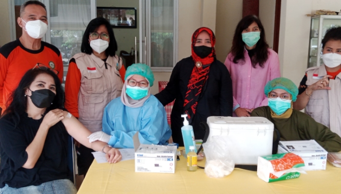 Kegiatan vaksinasi booster di GPIB Kinasih Banten menggunakan vaksin Astra Zeneca bekerjasama dengan Puskesmas Pondok Benda Tangerang Selatan Sabtu 12/2/2022.